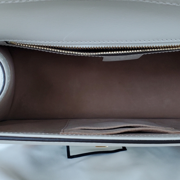 Autgentic Gucci Sylvie Medium - Picture 7 of 11